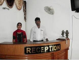 Hotel Neelkanth Lucknow Bagian luar foto